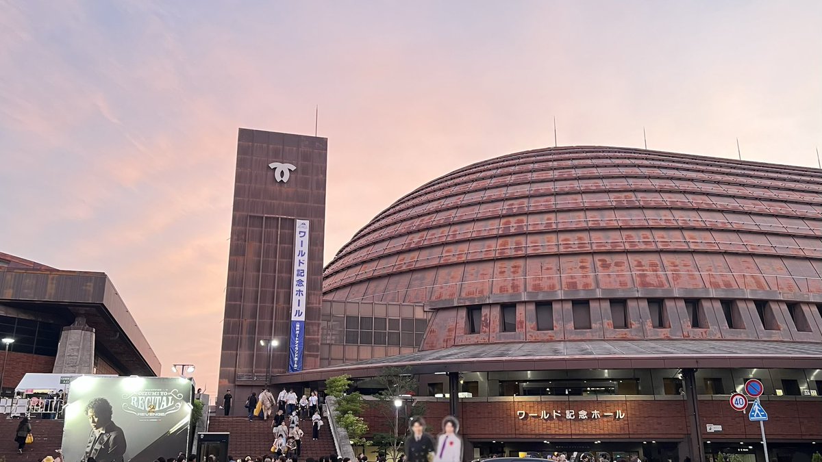 OxQoooO's tweet photo. YOソロー以来2年ぶりの神戸！さいっこうでした！リサイタルも旅も、最高の思い出がまたできたよ。大泉さんの「ペンライトがきれい、いまは緑」てぽそっとこぼしたひと言に、その光のひとつになれてることが嬉しかったです(涙) https://t.co/kIMceixe07