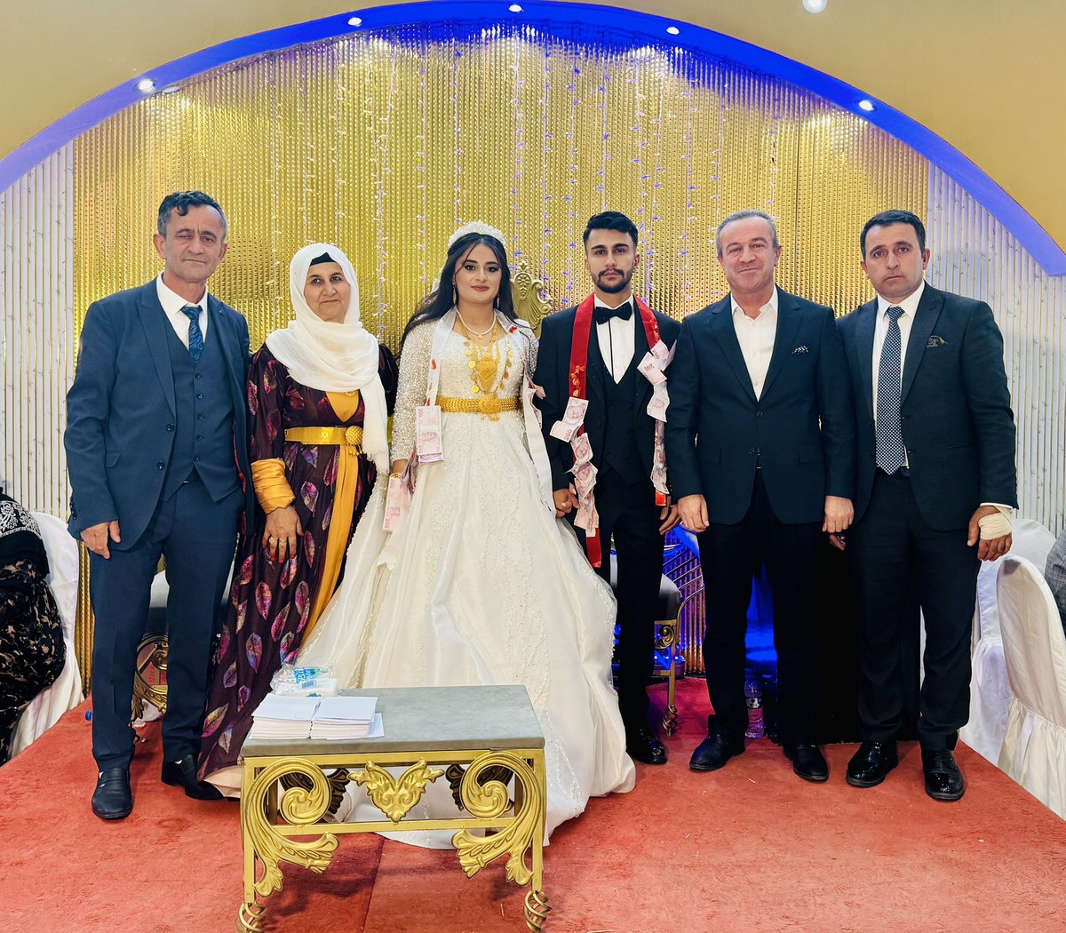 KayaZeydin's tweet photo. 📍 Hakkâri

🔹 Zehra & Ramazan – Hedef Halı Saha 🔹 Elif & Abdullah – Hedef Halı Saha 🔹 Berivan & Mücahit – Nergis Düğün Salonu 🔹 Rojda & Ali – İbn-i Sina Okulu

Genç çiftlerimizin ve kıymetli ailelerimizin mutluluğuna ortak olduk.

Rabbim kurulan yuvaları sevgi, huzur ve bereketle daim eylesin.

Genç çiftlerimize iki cihan saadeti diliyorum.

@RTErdogan
@Akparti
@abuyukgumus
@MustafaAlkayis
@byildiz63