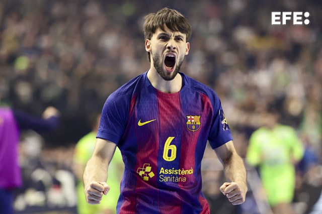 EFEdeportes's tweet photo. #ÚLTIMAHORA | 🏆 El Barça conquista su decimotercera Liga de Campeones de balonmano al imponerse al Füchse Berlín por 37-34 

#ehffinal4 https://t.co/w9AsLKq01S