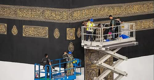 faisalshaker8's tweet photo. اكتمال الاستعدادات لتغيير كسوة الكعبة المشرفة غرة العام الهجري الجديد https://t.co/pMDosuCmP5 https://t.co/A0l4ARj09a