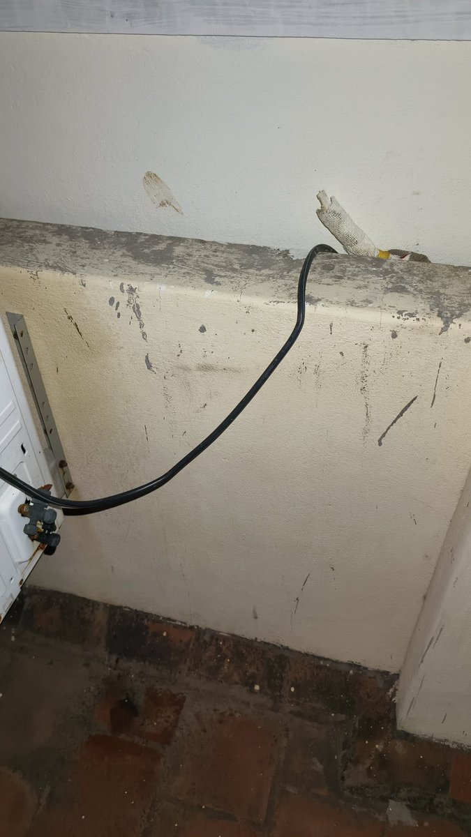 ruvaidahmedk's tweet photo. 🚨 Today, thieves stole copper pipes from 3 AC outdoor units in Gandhi Nagar, Palavakkam. A similar theft of 5 AC units' copper pipes occurred on Sadiq Basha St. in Jul 2025.
Requesting @chennaipolice_ to take immediate action.
#Palavakkam #Chennai #TheftAlert https://t.co/uwtcVzGOop