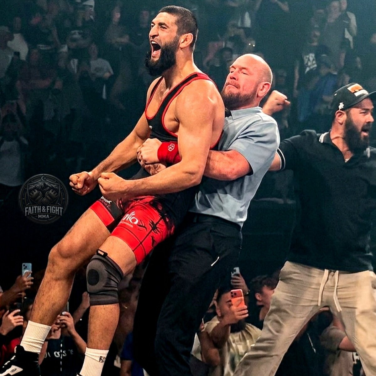 faithfightmma's tweet photo. That referee deserves a massive bonus, an ice pack, and a long vacation after this! 📈🥵 #KhamzatChimaev #RAF10 https://t.co/lIBkpiXNo4
