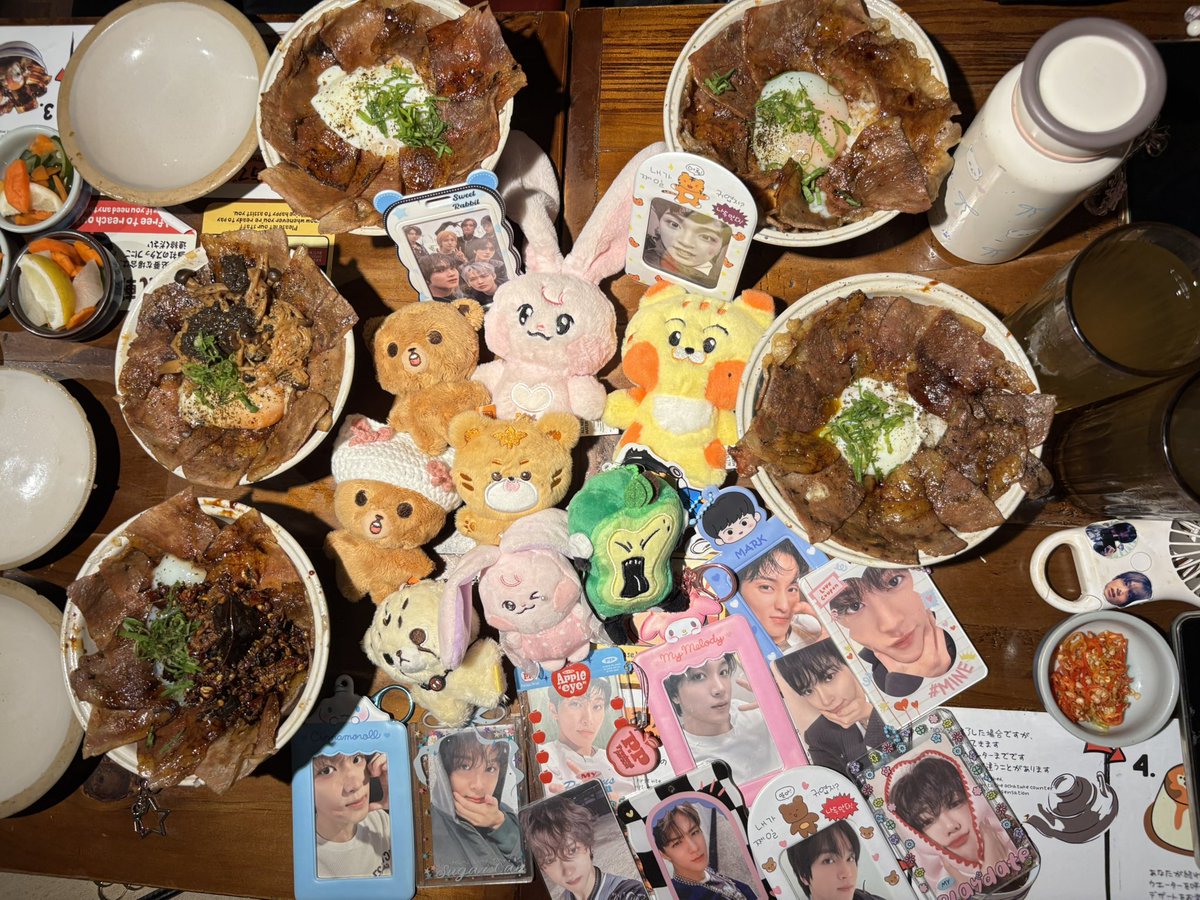 onyourmarkyaa's tweet photo. 5 pretty girls, 1 table, lots of nom nom 💋
@marklievu @chaeyoOurs @bbychenlee @pxeldreams https://t.co/LMbIXzaeN5