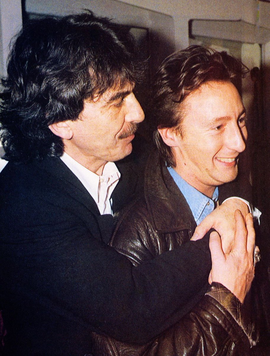 Marwablue's tweet photo. “George was the kind of guy who wasn’t going to leave until he hugged you for five minutes and told you how much he loved you.” - Tom Petty. 

Hazza Hugs: A Thread ! 🧵 🫂 https://t.co/fXJchewiS8