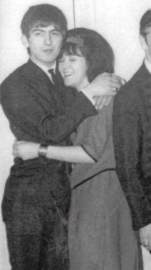 Marwablue's tweet photo. “George was the kind of guy who wasn’t going to leave until he hugged you for five minutes and told you how much he loved you.” - Tom Petty. 

Hazza Hugs: A Thread ! 🧵 🫂 https://t.co/fXJchewiS8