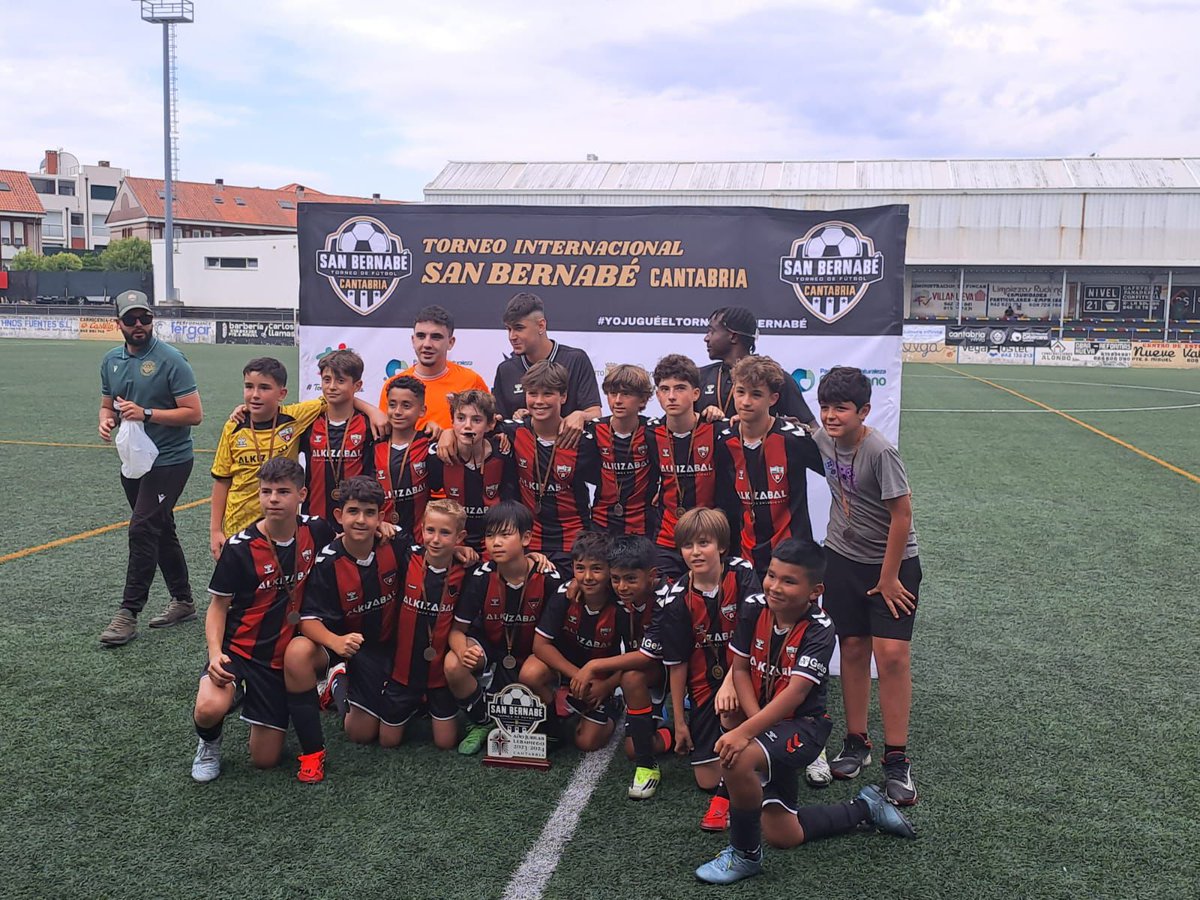 arenas_club1909's tweet photo. El Arenas alevín 2014, campeón del XV Torneo Internacional San Bernabé https://t.co/dViHNUHplc
