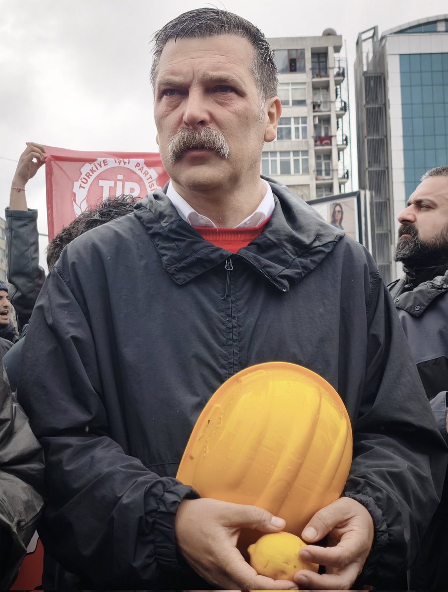 umuttastangzt's tweet photo. TİP Genel Başkanı Erkan Baş, Özşen Maden işçilerine gidiyor.

🗣"Madencileri ve ailelerini sahipsiz zannedenler, Saray’a sırtını dayayıp işçilere zulmetmeye kalkanlar bunun hesabını verecek. Hemen Özşen Madencilik işçilerinin yanına Edirne’ye gidiyorum" https://t.co/FAdPBigTOU