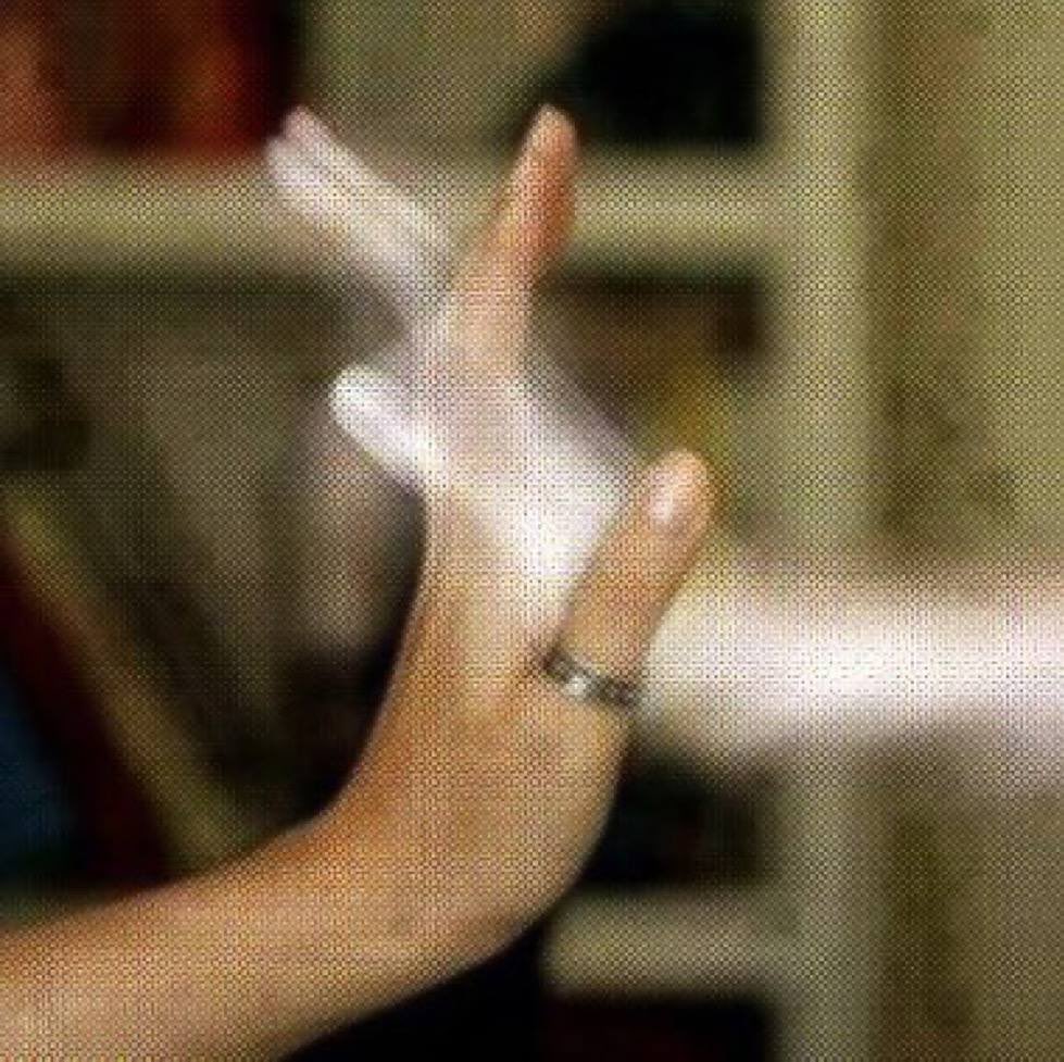 _rtuix's tweet photo. "ودّي المس كفوفك ، خايف إنك خيال" https://t.co/YM4lI3hRDo
