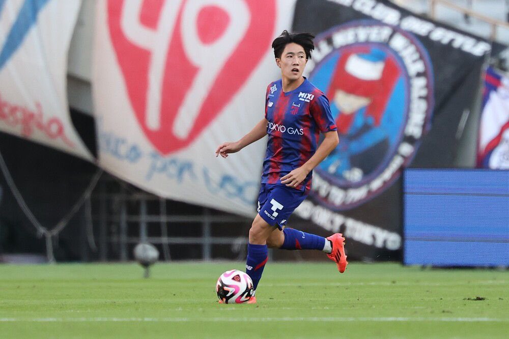 DepCOPEValencia's tweet photo. | INFO @DepCOPEValencia | 🦇

🇯🇵 El @valenciacf ficha a Ryunosuke Sato, como ha podido confirmar @COPE

✅ Ronda los 4M€ entre fichaje y salario

🛂 La burocracia con el visado express le hace un fichaje de primer equipo a pesar de sus 19 años. Apuesta de Lisandro Isei https://t.co/aRrtKQHotV