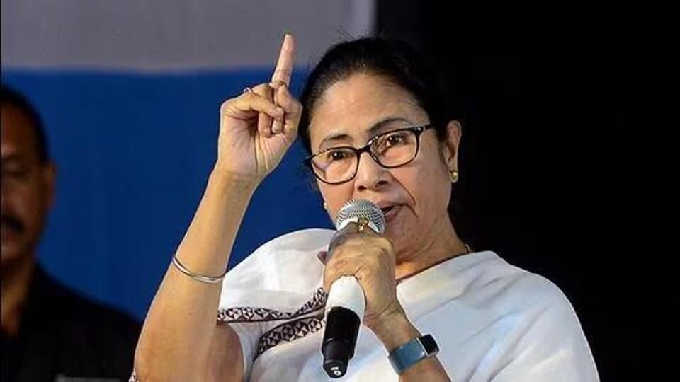 NewsAlgebraIND's tweet photo. BIG NEWS 🚨 Mamata Banerjee will take legal action against rebel MPs. https://t.co/SJwdfH67VJ