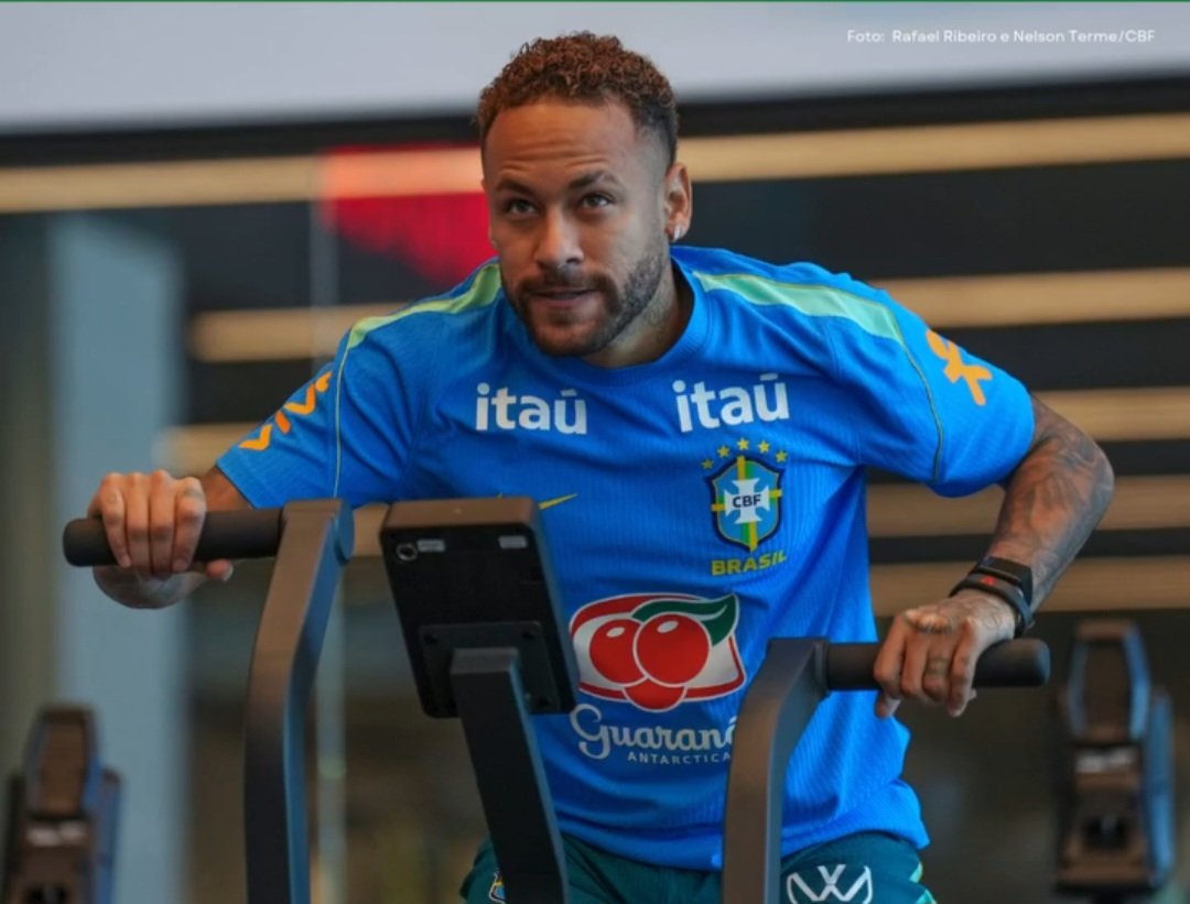 liberta___depre's tweet photo. Fora do primeiro jogo contra o Marrocos, Neymar deve ficar de fora de toda a fase de grupos da Copa do Mundo!

Camisa 10 da seleção brasileira, mesmo voltando aos treinos nesta semana, não estará apto para partida contra o Haiti, sexta-feira (19), pela segunda rodada da Copa, e possivelmente também não terá condições de jogo para enfrentar a Escócia, no dia 24.

Via: @SkySportsNews

📷Rafael Ribeiro/CBF
