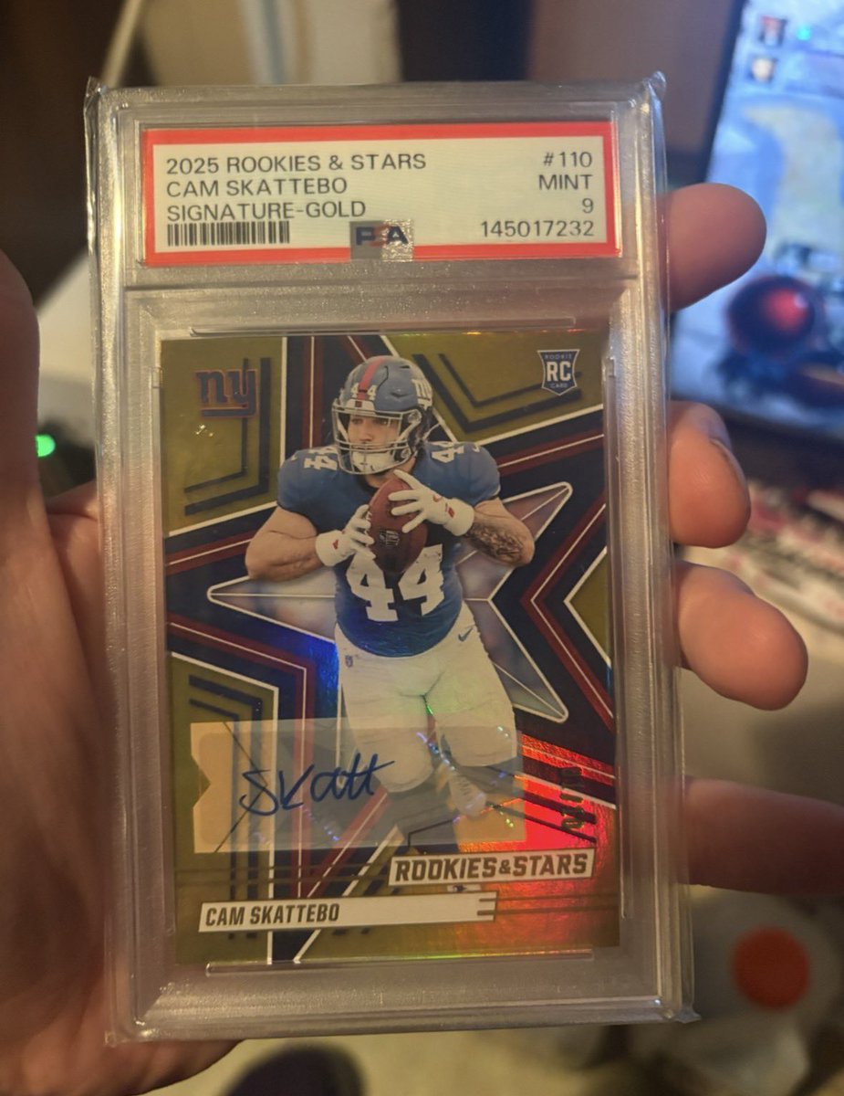 OG_Robincars's tweet photo. @jcards6 @Topps @MLB Oh trust me I know. I pulled this 01/10 Gold Skattebo a few months ago and it made my addiction worse. Shit like this would make the addiction worse for sure. Especially bat stubs in cards, bases in cards, the baseball memorabilia cards go hard. https://t.co/Rps7oTqvhy