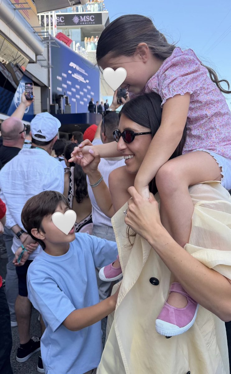 checocrispis's tweet photo. Carola junto con Carlota y Chequito también apoyando a Checo 🫶🏻 https://t.co/3xAmk3Ze2J