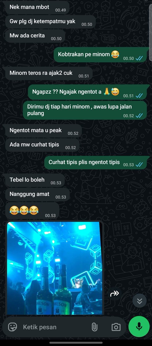 Williams_STD's tweet photo. Konsep rejeki, sikucing diem malah ikan datang, tongkol lagi 😅 https://t.co/Xh8JJZbm9l