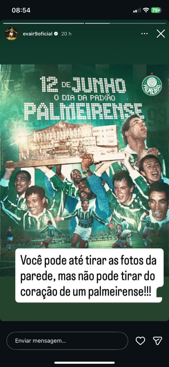 presepadasdasep's tweet photo. 🚨 ATÉ O EVAIR

"Você pode até tirar as fotos da parede, mas não pode tirar do coração de um palmeirense!!!"

Após a retirada das imagens de ídolos por pedido da comissão técnica de Abel Ferreira, Evair se manifestou e deu o recado. Para muitos torcedores, a decisão apaga parte da história do Palmeiras