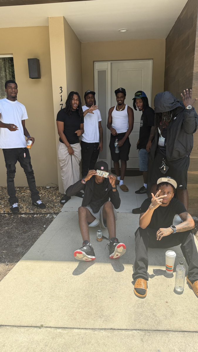Lld305's tweet photo. 5️⃣®️®️X 🧤®️®️ https://t.co/IfLKbDrR2N