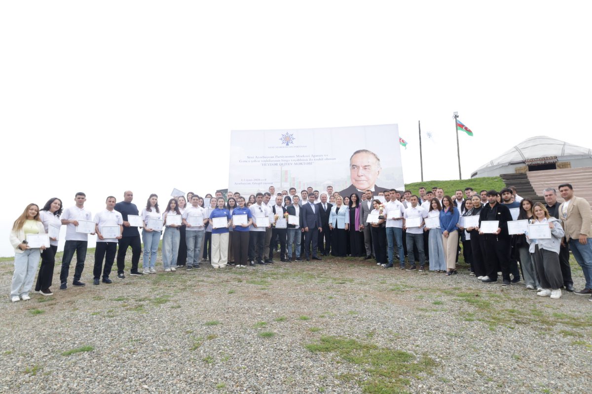 AzPartiyas's tweet photo. Yeni Azərbaycan Partiyasının Mərkəzi Aparatı və partiyanın Gəncə şəhər təşkilatının birgə təşkilatçılığı ilə “Şəhərsalma və Memarlıq İli” çərçivəsində təşkil olunan “Heydər Əliyev məktəbi” layihəsi başa çatıb.

https://t.co/BciyVpb1K8 https://t.co/bF3MBVoUdK
