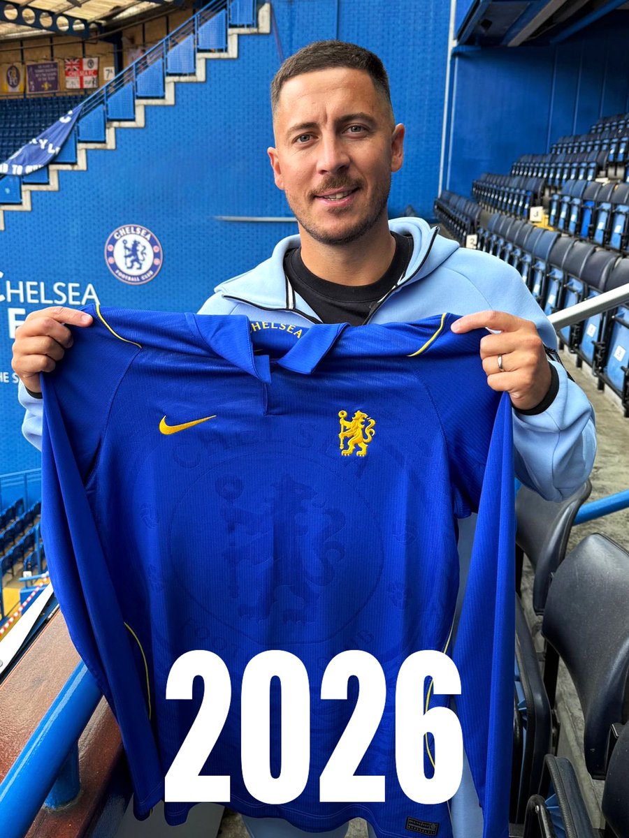 talkchelsea's tweet photo. Eden Hazard back at Stamford Bridge, standing in the same spot where he was unveiled as a Chelsea player 14 years ago in 2012. 😢

Time flies. We haven’t seen many players like him since, not just at Chelsea but across the entire Premier League.

Once a Blue, always a Blue. 💙

#ChelseaFC