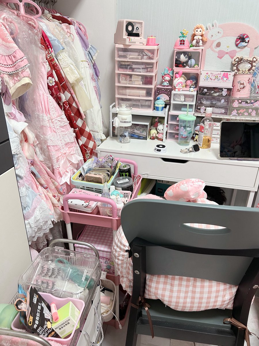 hmmjfp's tweet photo. 还有三天回家过端午了，回去可以穿小裙子美美拍照了，上班把我都上阴郁了 https://t.co/Fcz5bkhvZj