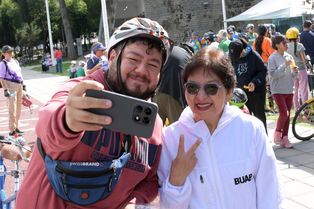 BUAPoficial's tweet photo. Rodada del Día del Padre BUAP 2026 🚲

En el marco del Día del Padre, la Rectora Lilia Cedillo Ramírez dio el banderazo de salida de la rodada conmemorativa realizada en un circuito interno de Ciudad Universitaria.

#OrgulloBUAP #DíaDelPadre https://t.co/Ti8eKpF68Q