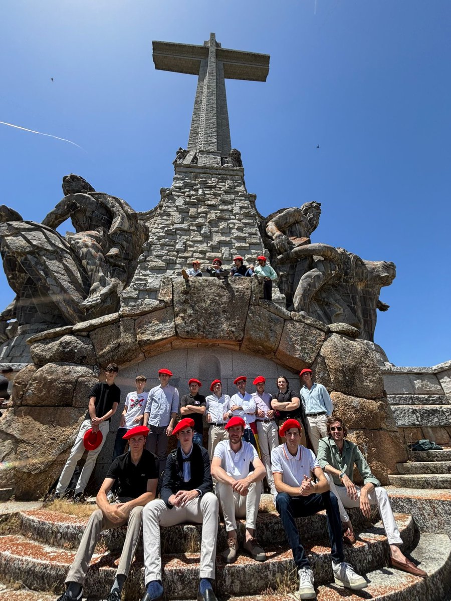 juvcarlistas's tweet photo. ✝️EL VALLE NO SE TOCA | Nuestra fe sigue intacta.

Que no hay pueblo posible sin sus raíces, sin Cristo y sin aquello que durante generaciones ha formado parte de su herencia cultural y espiritual.
 
Unidos por la causa de Dios, defendamos el Valle de los Caídos. https://t.co/Kdzi0Hp0K6