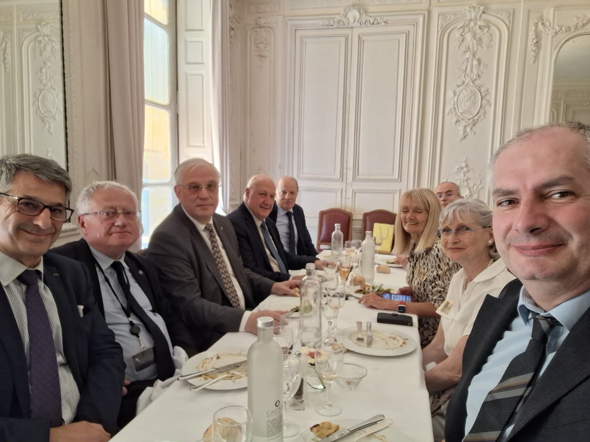 CNIP_FR's tweet photo. Réunion samedi 13 juin du comité directeur @CNIP_FR présidée par @BrunoNorthCNIP au #sénat suivie du déjeuner en compagnie du sénateur #lamenie https://t.co/VXhMI0NkDK