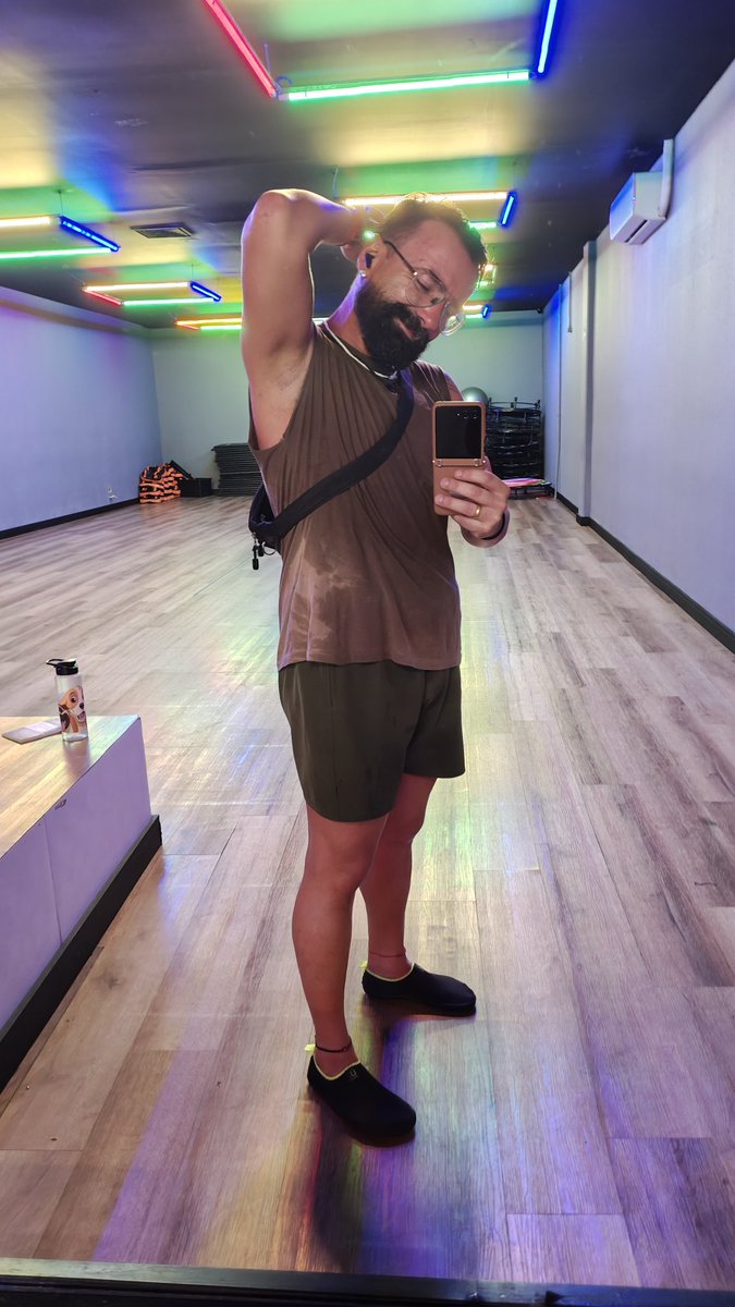 beardedgobbo's tweet photo. Colorido e molhado 🤣 https://t.co/NofItqPhnj