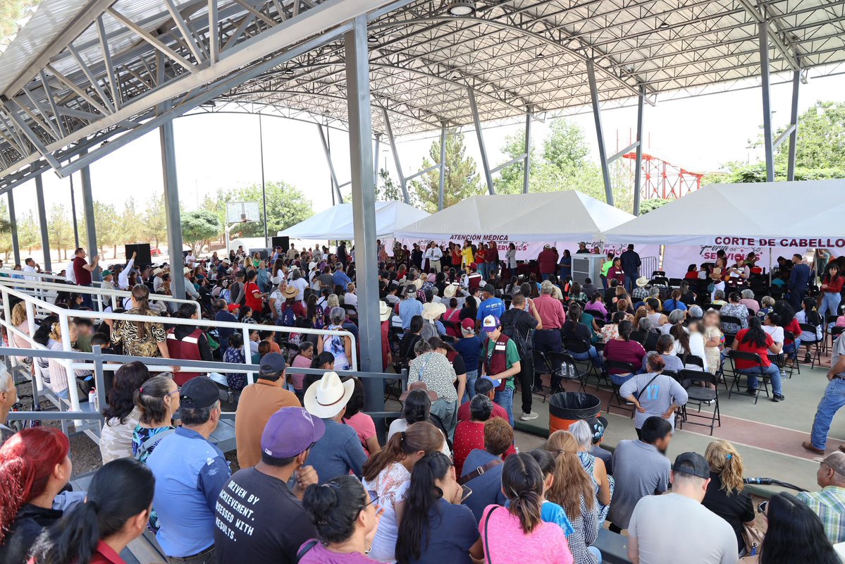 AndreaChavezTre's tweet photo. Ayer acompañamos la Feria del Bienestar en Cuauhtémoc, puerta a la Sierra Tarahumara, donde los vecinos se organizaron para llevar gratuitamente servicios médicos, jurídicos y veterinarios.

Donde el Gobierno de Chihuahua deja un vacío, el pueblo lo llena con solidaridad y amor. https://t.co/JLhivfXCez