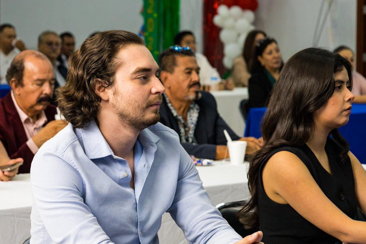 ForoPlural's tweet photo. 6/9Salvador Cosío Gaona señaló que las diferencias ideológicas, políticas o de intereses no deben impedir la construcción de consensos orientados al bien común.
Advirtió que la fragmentación de esfuerzos sólo favorece a quienes buscan concentrar el poder @salvadorcosio1 https://t.co/3BdMS75mmL