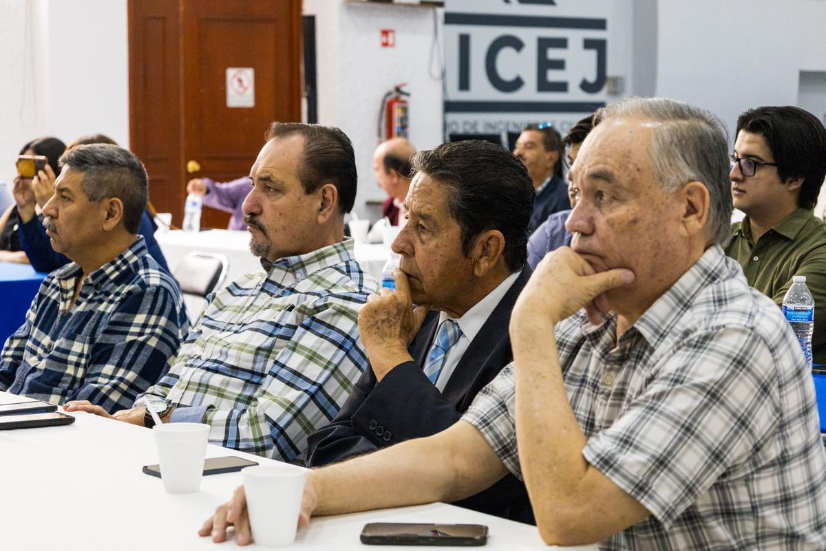 ForoPlural's tweet photo. 6/9Salvador Cosío Gaona señaló que las diferencias ideológicas, políticas o de intereses no deben impedir la construcción de consensos orientados al bien común.
Advirtió que la fragmentación de esfuerzos sólo favorece a quienes buscan concentrar el poder @salvadorcosio1 https://t.co/3BdMS75mmL