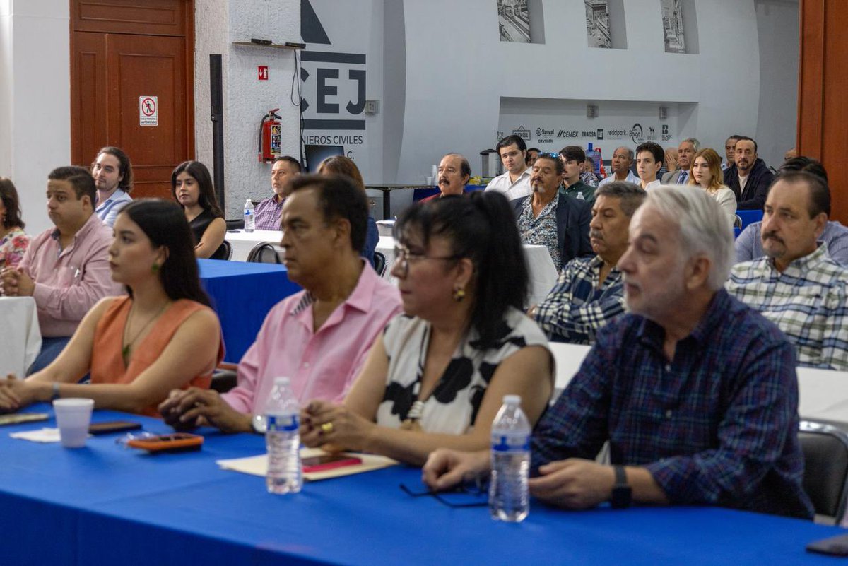 ForoPlural's tweet photo. 8/9La Asamblea aprobó el informe de actividades presentado por Cecilia Carreón y eligió una nueva dirigencia colegiada integrada por Héctor Moreno Valencia, Silvia Aguayo Castillo, Idolina Cosío Gaona, Ana Estela Durán Rico, Alexa Natali López Ruiz, Isabela Calderón Javelly, https://t.co/RS12VOHDsd