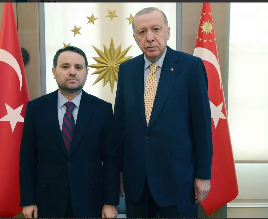 sarseven's tweet photo. 📌 FİNTE FÜCUR❗️
MURAT ONGUN❗️

İBB Sanığı Murat Ongun, 
Adalet Bakanı Akın Gürlek adını geçirerek medya gündemi falan kıyaslamış❗️

ERDOĞAN İLE GÜRLEK ARASİNA FİTNE OPERASYONU❗️

 Cumhurbaşkanı Erdoğan ile  Adalet Bakanı Akın Gürlek'i  aklınca teraziye koymaya cüret ediyor. 

Akın Gürlek ne yapıyorsa elbette  Cumhurbaşkanı Erdoğan'ın iradesi ile yapıyor.
Arkasında siyasi irade olayan bir Bakan, bu kadar büyük işler yapabilir mi?

Murat Ongun bunu bilebilecek kadar akla sahiptir ama...
Dert başka!

Akın Gürlek'i sòzde övüp Erdoğan ile karşı karşıya getirme kurnazlığı da...
Yemezler❗️