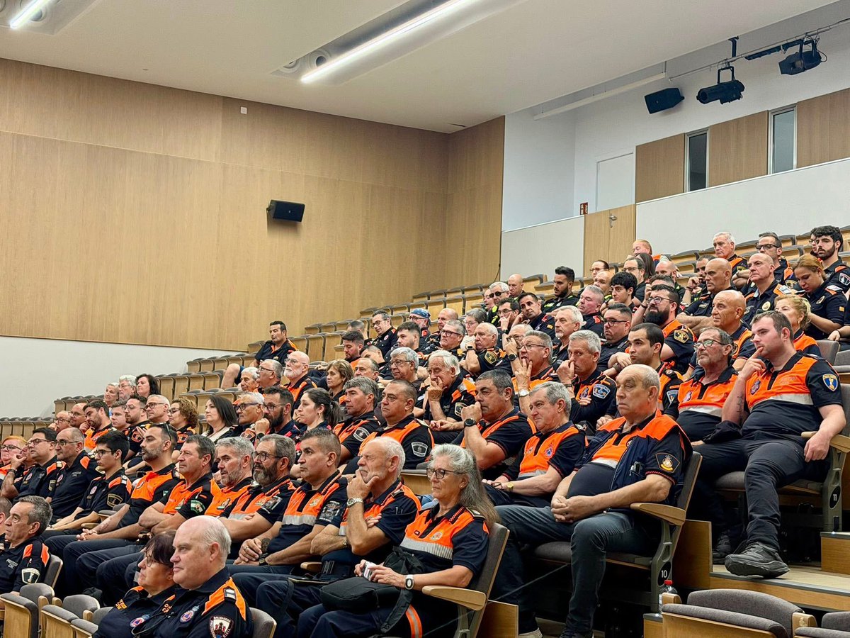 AdrianencaPC's tweet photo. Participamos en las Jornadas Nacionales de Protección Civil (ANAV) en Moncada 🇪🇸, compartiendo experiencias con voluntariado de todo el país.Recibimos un diploma de reconocimiento de la Secretaría General por nuestra labor en la #DANA2024.
#ProtecciónCivil  @AjSantAdria https://t.co/nijhbfxiiI
