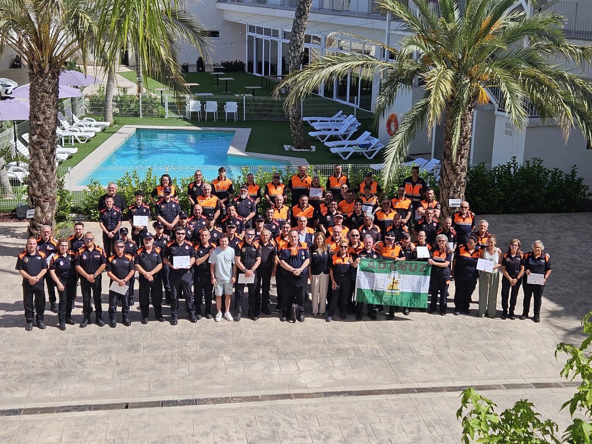 AdrianencaPC's tweet photo. Participamos en las Jornadas Nacionales de Protección Civil (ANAV) en Moncada 🇪🇸, compartiendo experiencias con voluntariado de todo el país.Recibimos un diploma de reconocimiento de la Secretaría General por nuestra labor en la #DANA2024.
#ProtecciónCivil  @AjSantAdria https://t.co/nijhbfxiiI