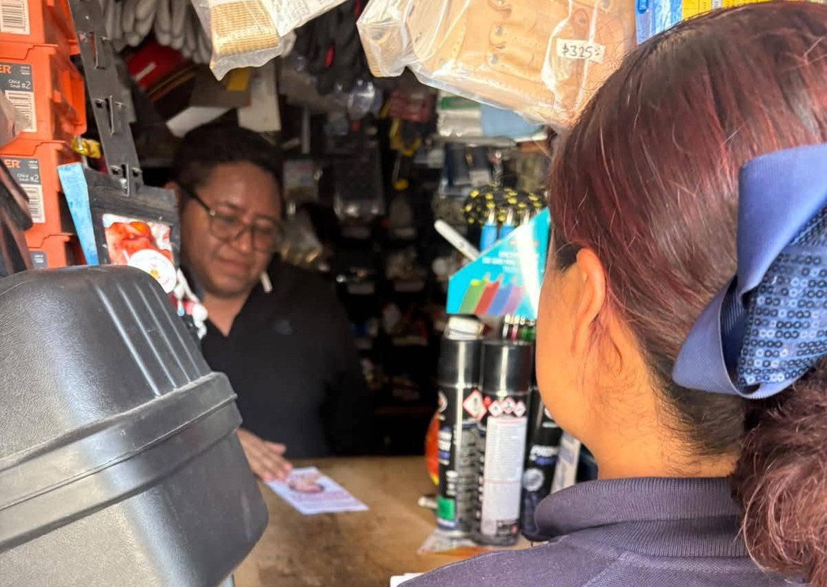 EstadoTrece's tweet photo. Despliegan campaña contra la extorsión telefónica en la comunidad de Vicente Guerrero de Ajacuba. 📞👮‍♂️🚨

Los manuales de ciberseguridad para negocios familiares y el catálogo de números telefónicos extorsivos identificados en la región aquí: 👇

https://t.co/Pk2fRNK68y

#Ajacuba #PrevenciónDelDelito #SeguridadCiudadana #EscuchaCuelgaReporta #Estado13