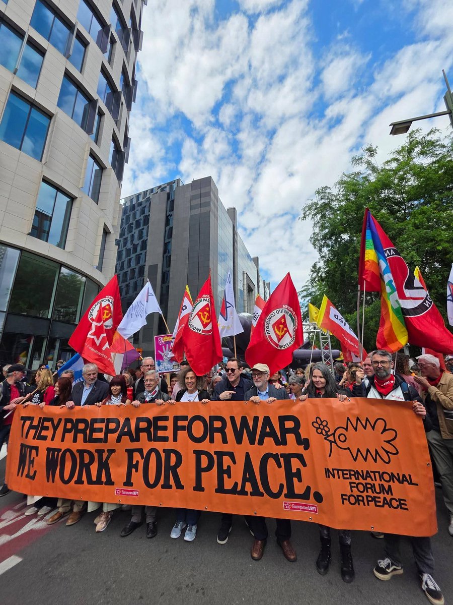 MartaMartnMorn's tweet photo. ✊They prepare for war. 
We work for peace. 
 #WelfareNotWarfare  #StopReArm #14J
#Brussels #StopMilitarisation https://t.co/mJRoE9oYek
