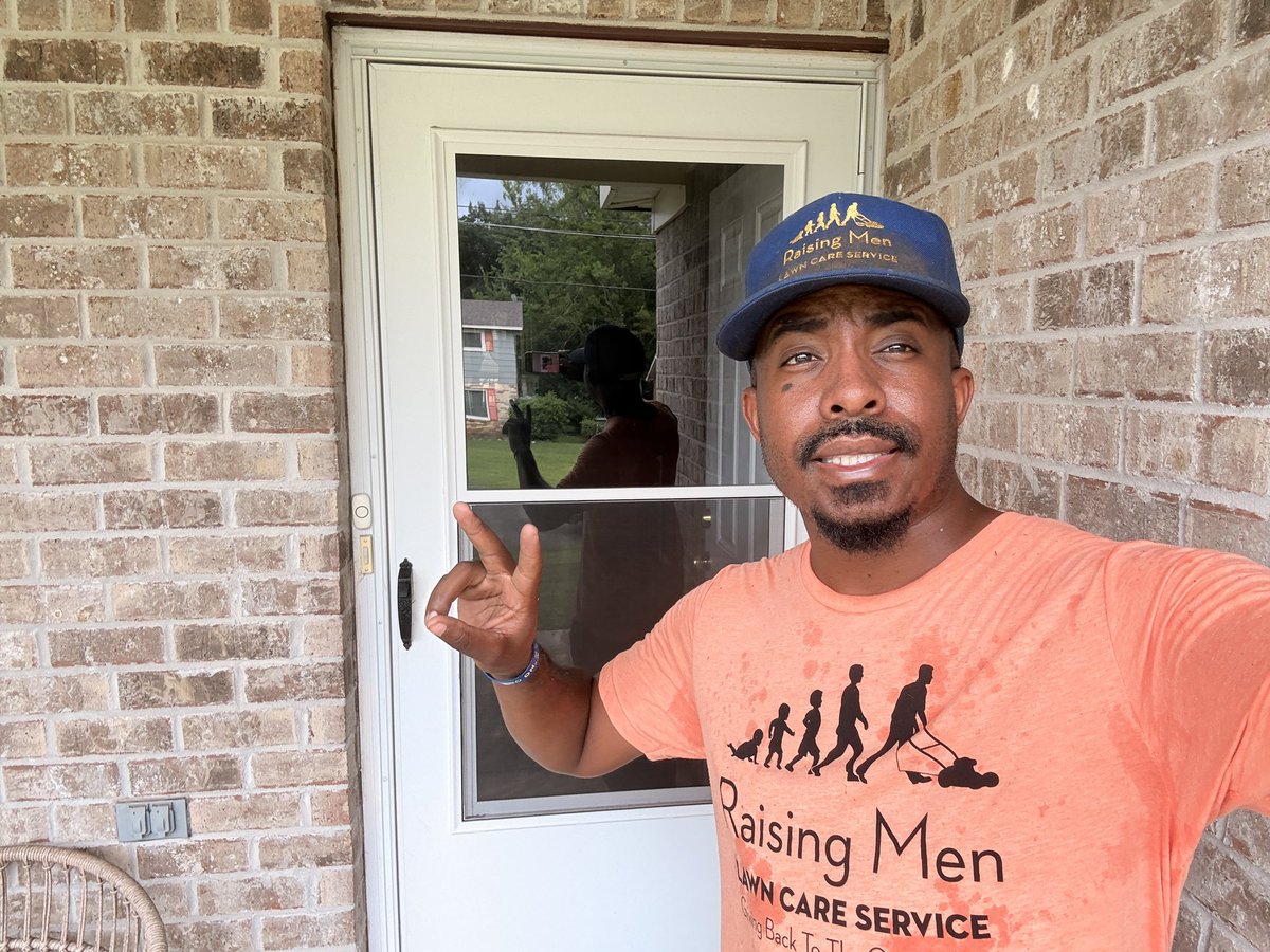 iamrodneysmith's tweet photo. This morning I had the pleasure of mowing Ms. Washington’s lawn for her as she was inside getting ready for church . Making a difference , one lawn  at a time . https://t.co/cXKCMS66nj
