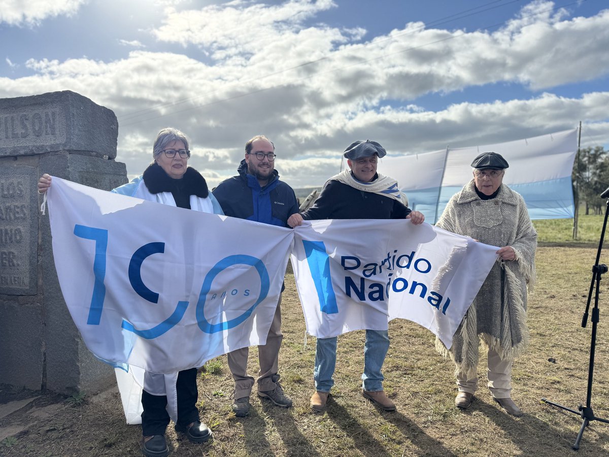 AlvaroDelgadoUy's tweet photo. Estuvimos en la Marcha por el Camino de Wilson, recordando los 42 años de su regreso al Uruguay. https://t.co/3ZX6unBkR4