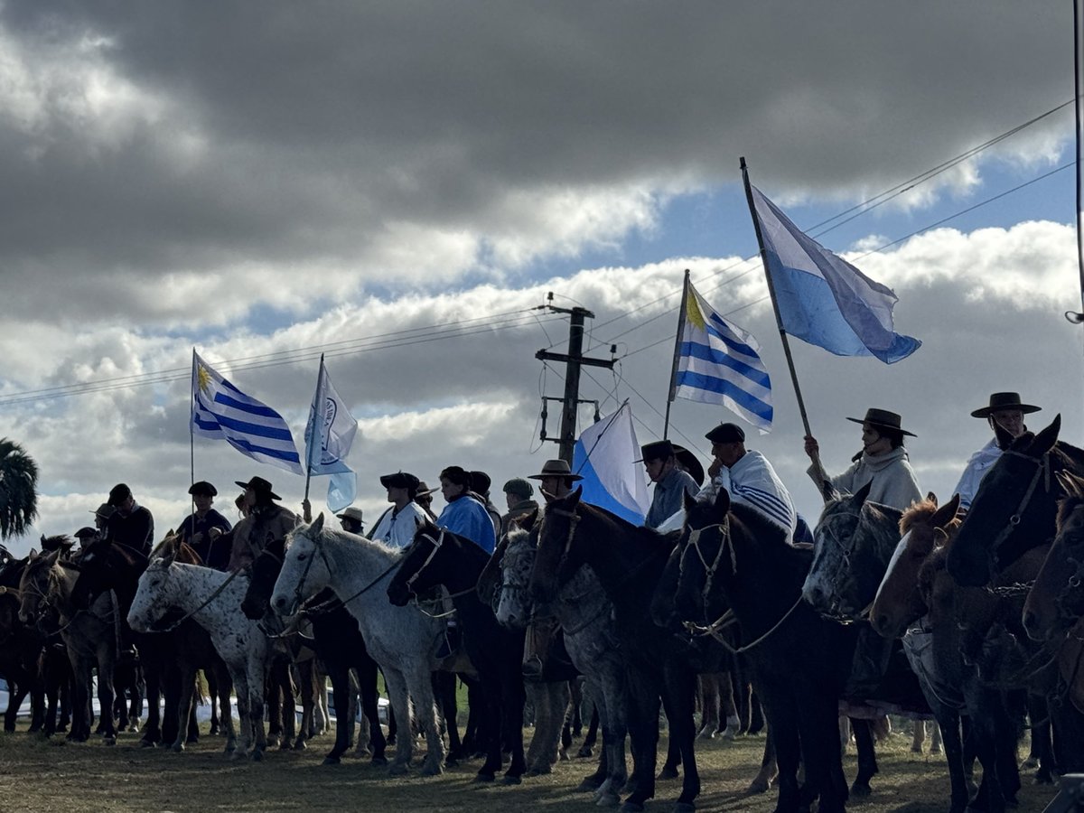 AlvaroDelgadoUy's tweet photo. Estuvimos en la Marcha por el Camino de Wilson, recordando los 42 años de su regreso al Uruguay. https://t.co/3ZX6unBkR4