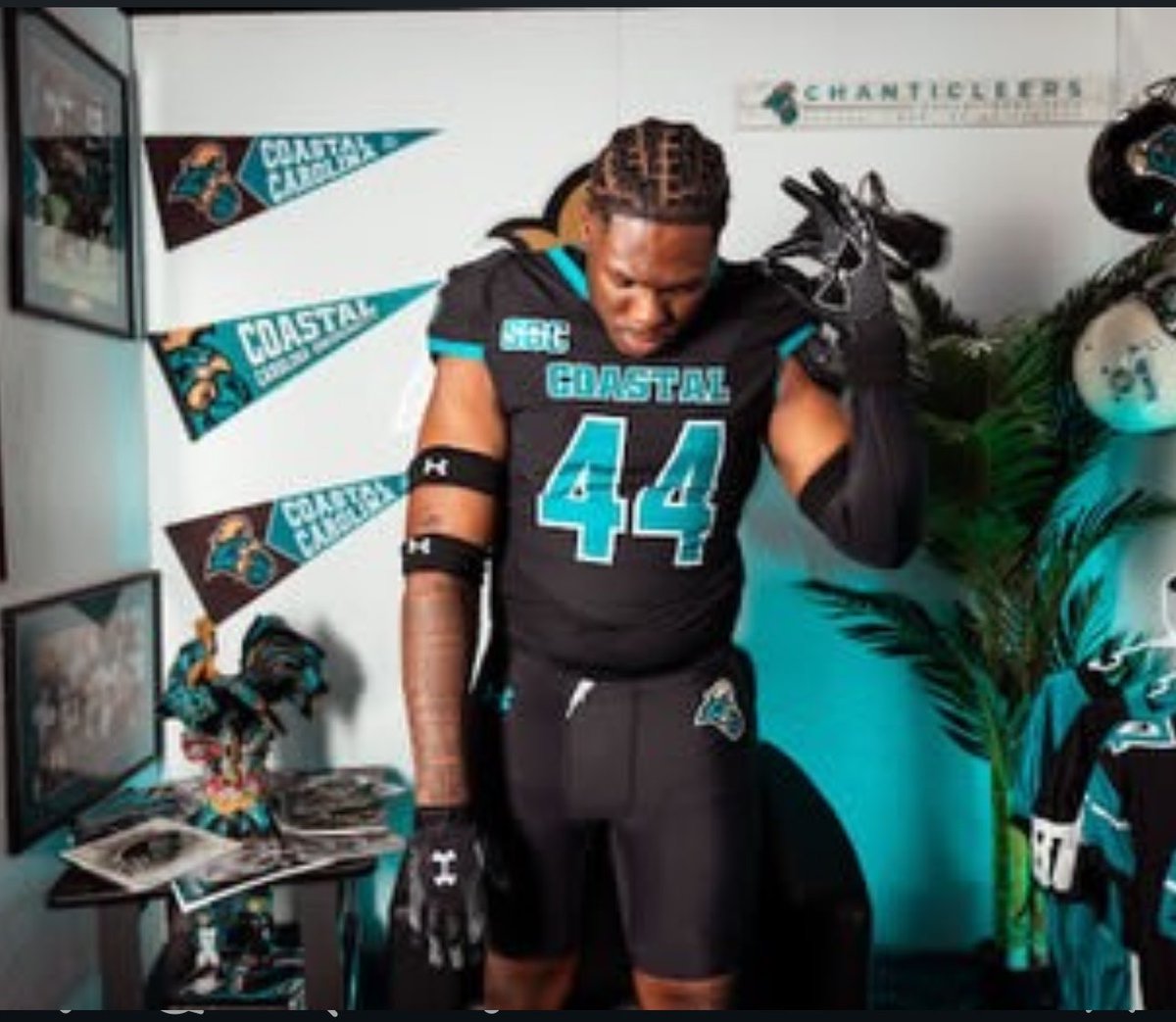 TroupRecruitz's tweet photo. ‘27 DL @MonyahJohnson visited @CoastalFootball this weekend. #RecruitTroup @RecruitGeorgia 

@tanner_glisson @JC_PUNISHER_GA @CoachWalker1911 https://t.co/J0vTNNRtuS