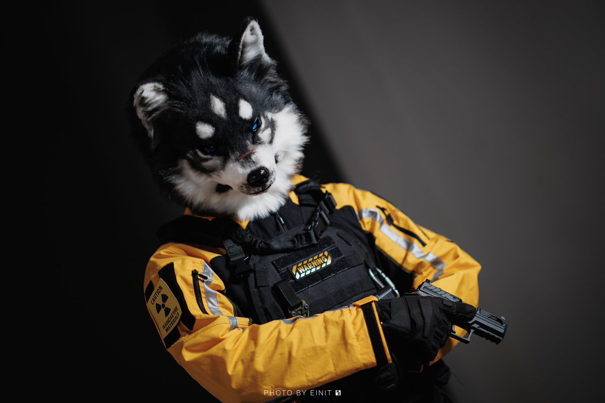 Atomic_ohhh's tweet photo. Anti-chemical squad☢️
📷@Einittt
@Parrish_orz
#furry #Fursuit #兽装 #枪械 https://t.co/w9fzDBKagm