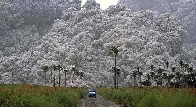 EE_Paulus's tweet photo. 15 June 1991 – In the Philippines, Mount Pinatubo erupts in the second largest volcanic eruption of the 20th century, killing over 800 people.
https://t.co/srbTdjhv9v https://t.co/iu72D0Cfw8