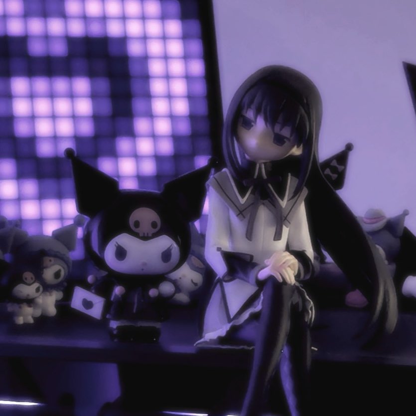 whyevanesce's tweet photo. hello everybody look at my homura that arrived 😊😊😊😊😊 she sits on my pc i love her sm https://t.co/tS6HInLWs2