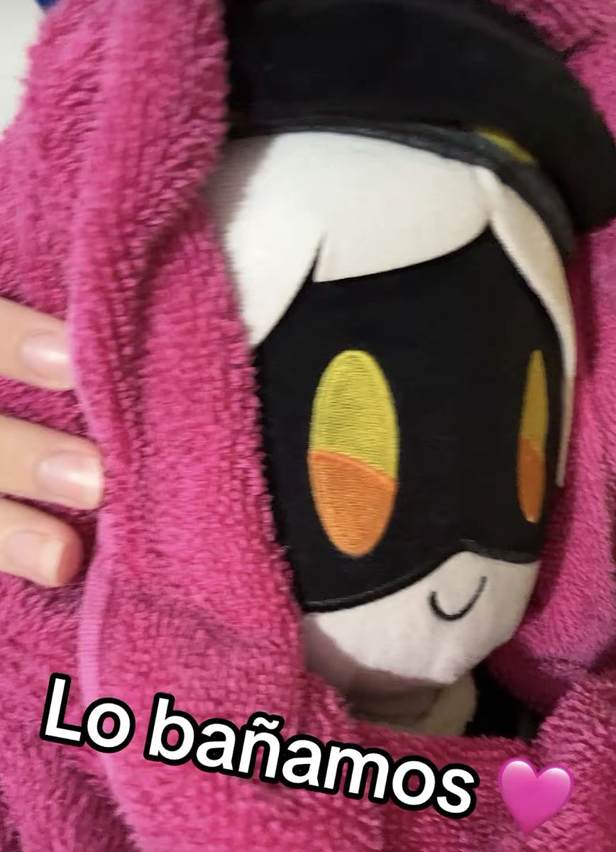 mia_drawsstuff1's tweet photo. Not me giving a full explanation how to wash a plushie https://t.co/tqhJG8WtGg