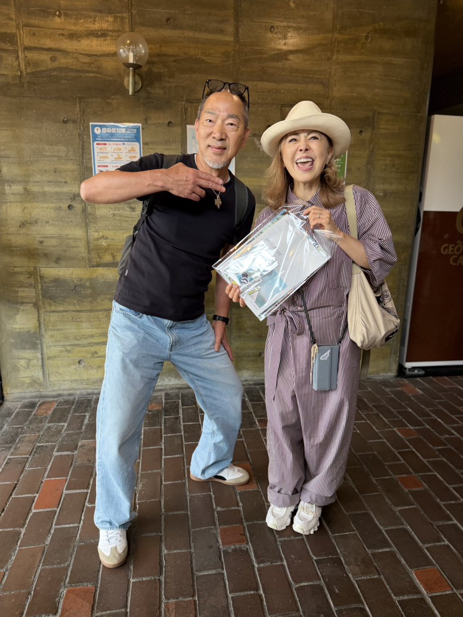 AEgao24's tweet photo. ほんの少しだけどお手伝いさせて頂いた映画
浜松出身原監督映画「イニシャライズ」の上映会‼️

女優の熊谷真実さんにご挨拶させて頂きました🍀
ご縁とまでは全然いきませんが……(笑)
笑顔がほんと素敵な方でした。
＊写真許可済み

いつか共演できたらいいなぁと😅
勝手に(笑

#ありがとう　#感謝 https://t.co/WBUrncm8Kl