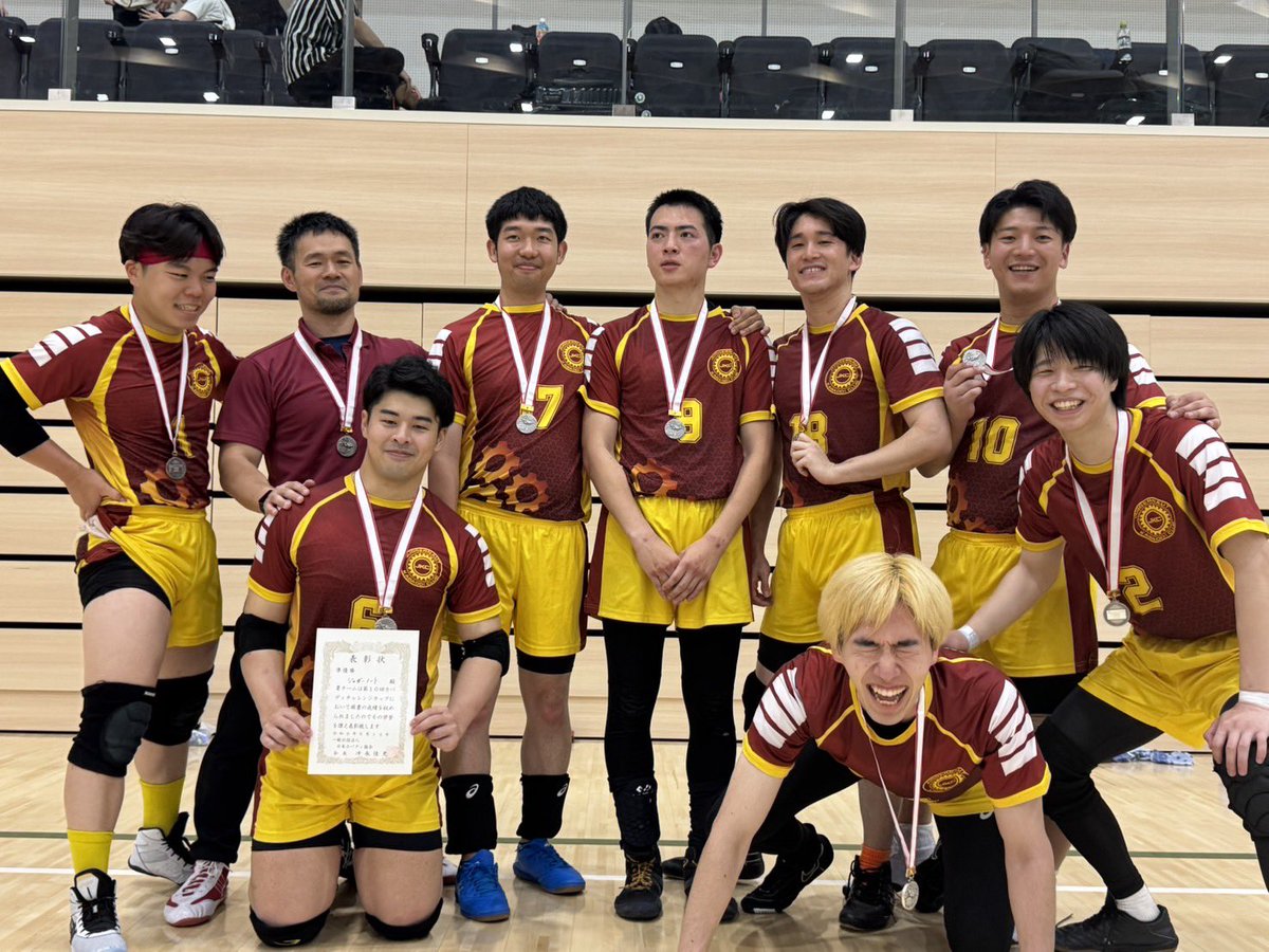 juggernaut_kbd's tweet photo. 第10回カバディチャレンジカップ、準優勝でした🥈！
全員の力を振り絞ってなんとか結果をもぎ取ることができました。ギリギリの試合を勝ち切って決勝までコマを進められたことは、若手にとっていい経験になったと思います。
応援してくださった皆さん、本当にありがとうございました！
次は勝ちます！ https://t.co/tTamcPE5Dy