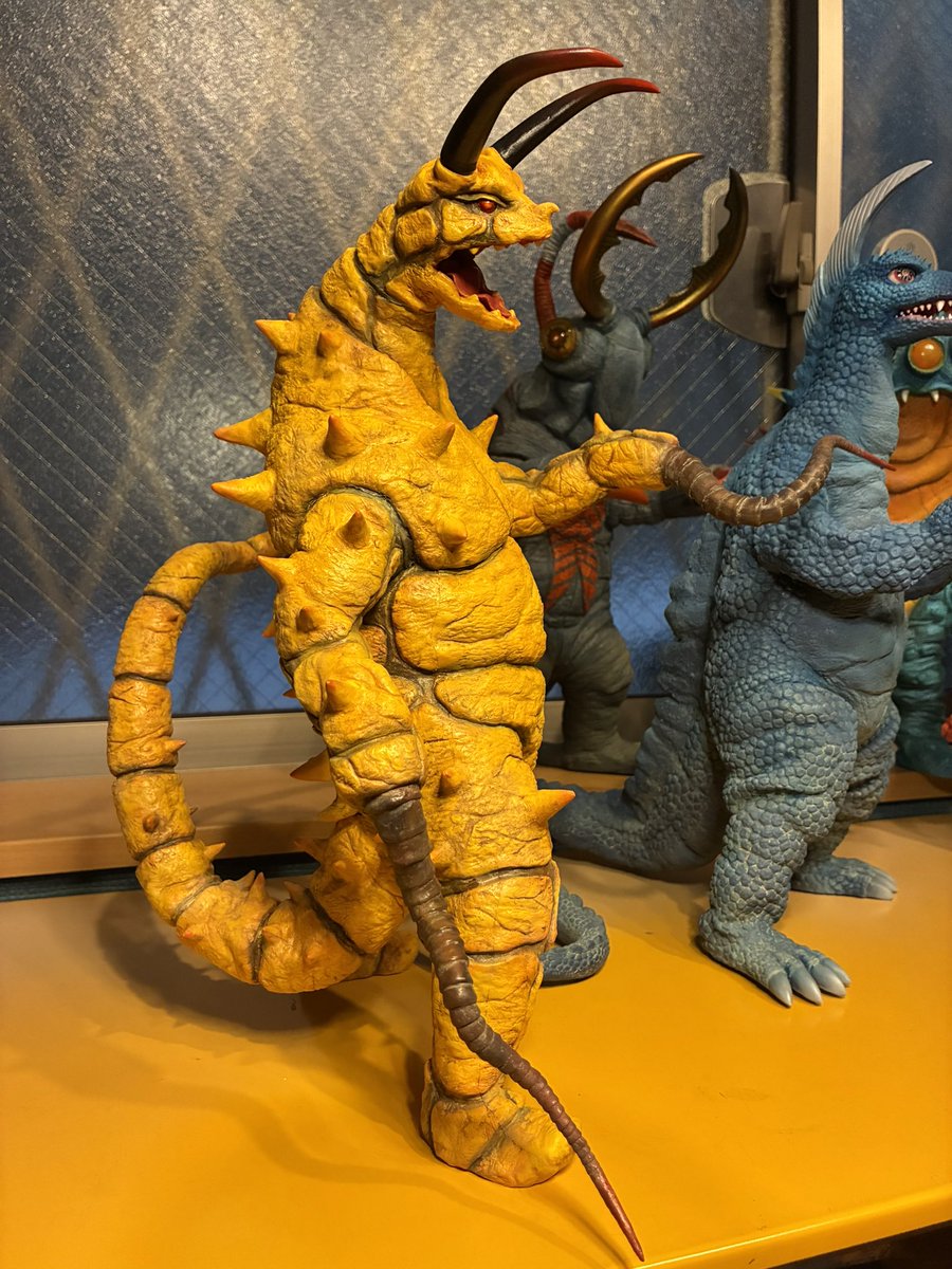 x9DaEHuFd93pqul's tweet photo. 凶暴怪獣アーストロン完成記念、帰ってきたウルトラマンの怪獣大集合、全て私が組み立て塗装した怪獣達です

⁡ #帰ってきたウルトラマン
 #returnofultraman
 #怪獣
 #arstron 
 #ultraman https://t.co/he0V37r5uo