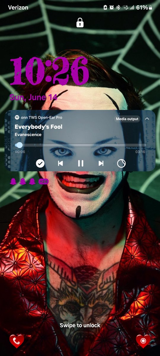 softxtrash's tweet photo. Love when my lockscreen and spotify collab lmaooo #helppp 😭 👁️👄👁️ https://t.co/Wsddm0vxYk