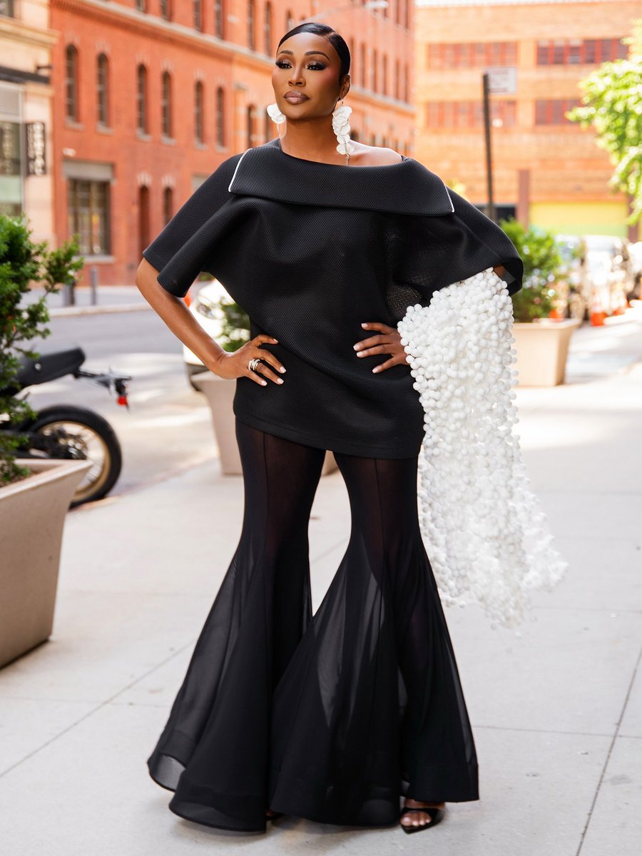 ParisChea's tweet photo. WWHL. Cynthia Bailey #RHOA @bravowwhl 🖤

🖤 Wearing @big_brooch Full Look 
🖤 Hair @Jason Tavares 
🖤 Makeup @George Miguel Arnone 
🖤 Photography @vvisuals__ 

*Supermodel Mode Activated* https://t.co/DoIU5jrRm6