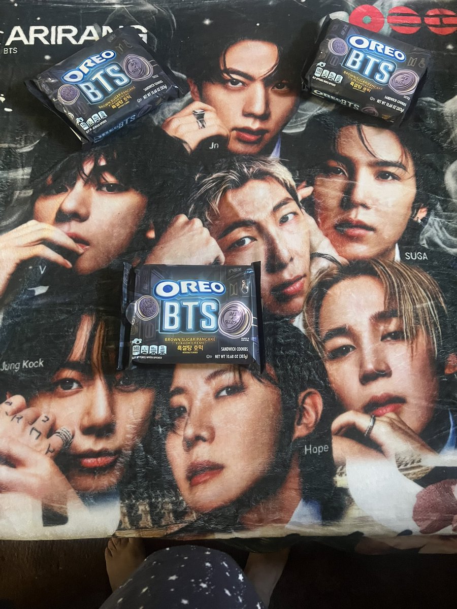 Golden_violet7's tweet photo. Por fin !!! Las encontré #OreoBTS
Están deliciosas 🫰🏻
#BTS13YearsWithARMY 
#BTS13주년 https://t.co/nGbIz8KSLP